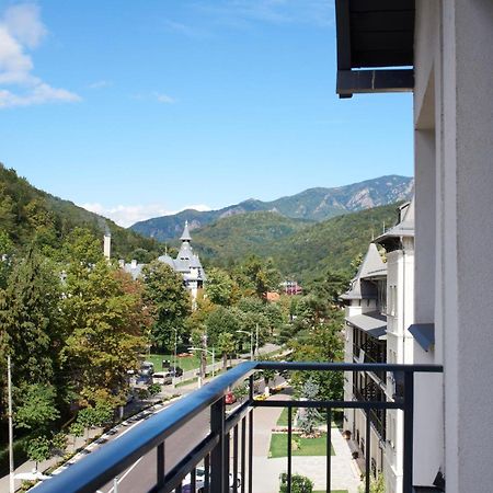 Astra Hotel Călimăneşti エクステリア 写真