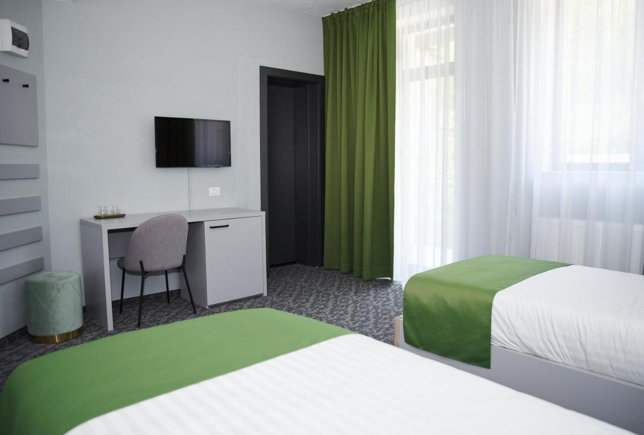 Astra Hotel Călimăneşti エクステリア 写真