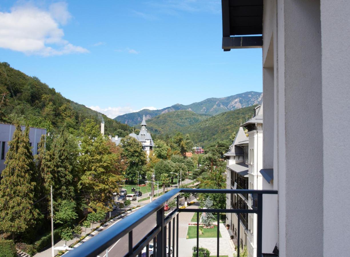 Astra Hotel Călimăneşti エクステリア 写真